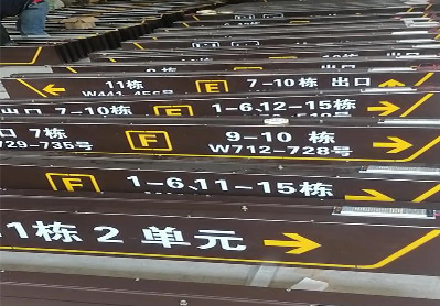 弥渡广告标识中，常见的几种安装方式。