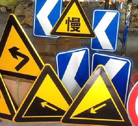 弥渡标识标牌中颜色的确定是很重要的。